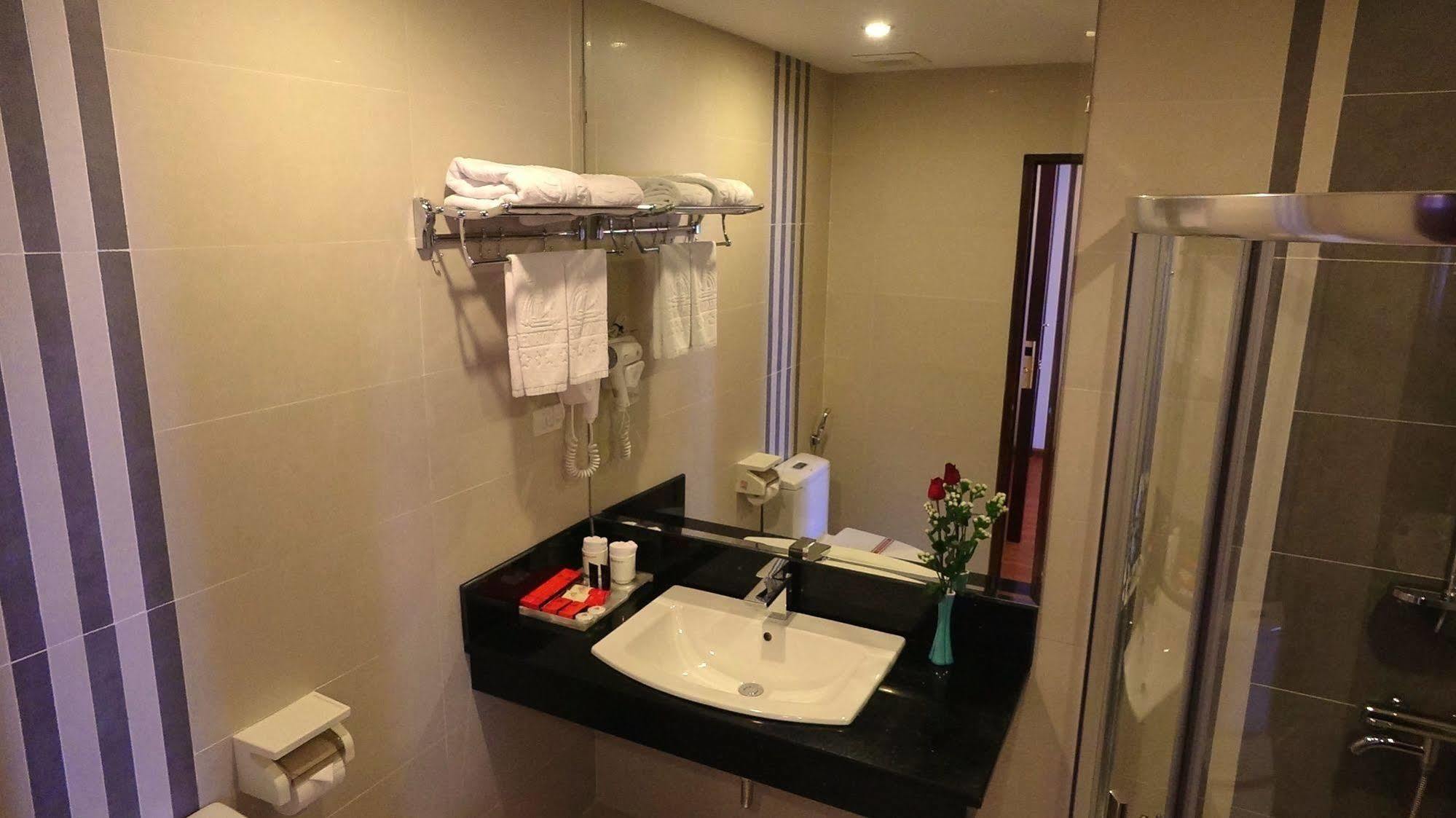 Nan Giang Golden Halong Hotel מראה חיצוני תמונה